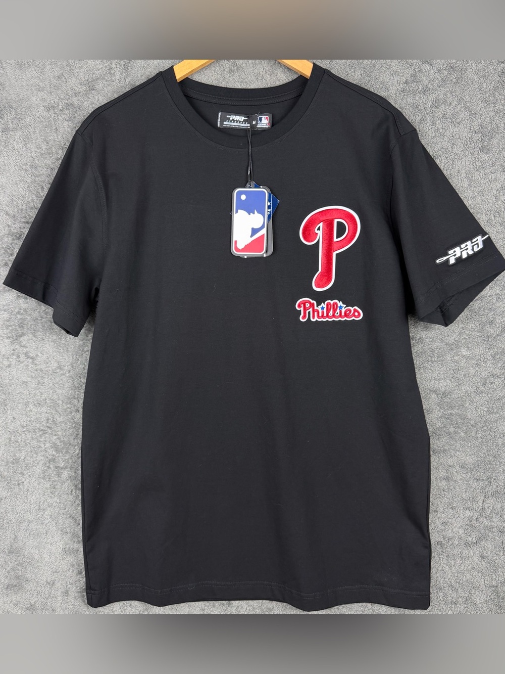 Pro Standard Philadelphia Phillies T Shirt NWT Men’s Medium Graphic RARE